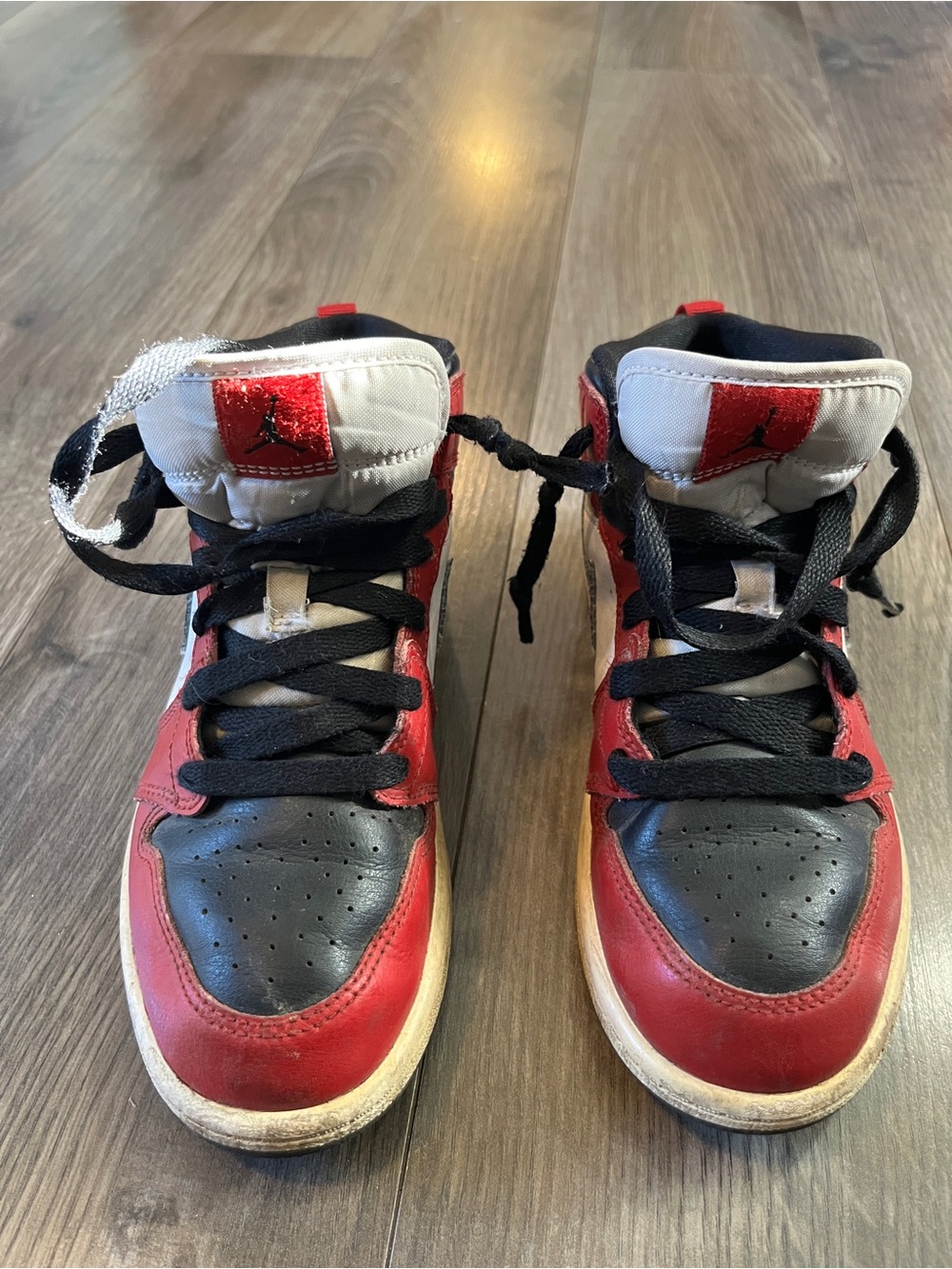 Nike Air Jordan 1 mid Chicago black toe kids size 2Y